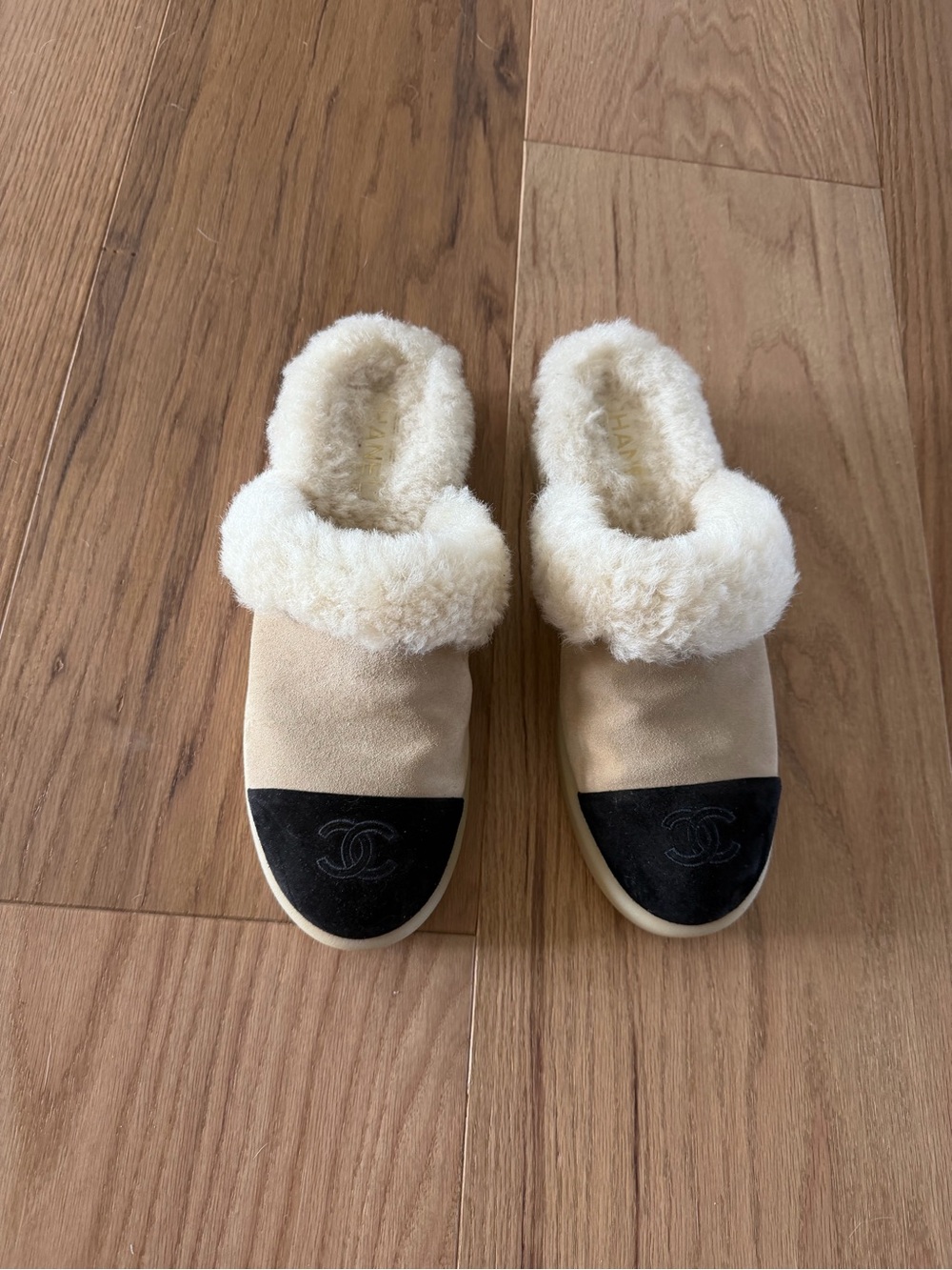 CHANEL Beige Shearling Slip-On Mules with Black Toe Cap 41 — worn 2-3x